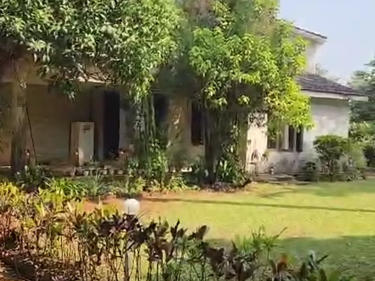 1 Acre 3 BHK Farmhouse for Sale