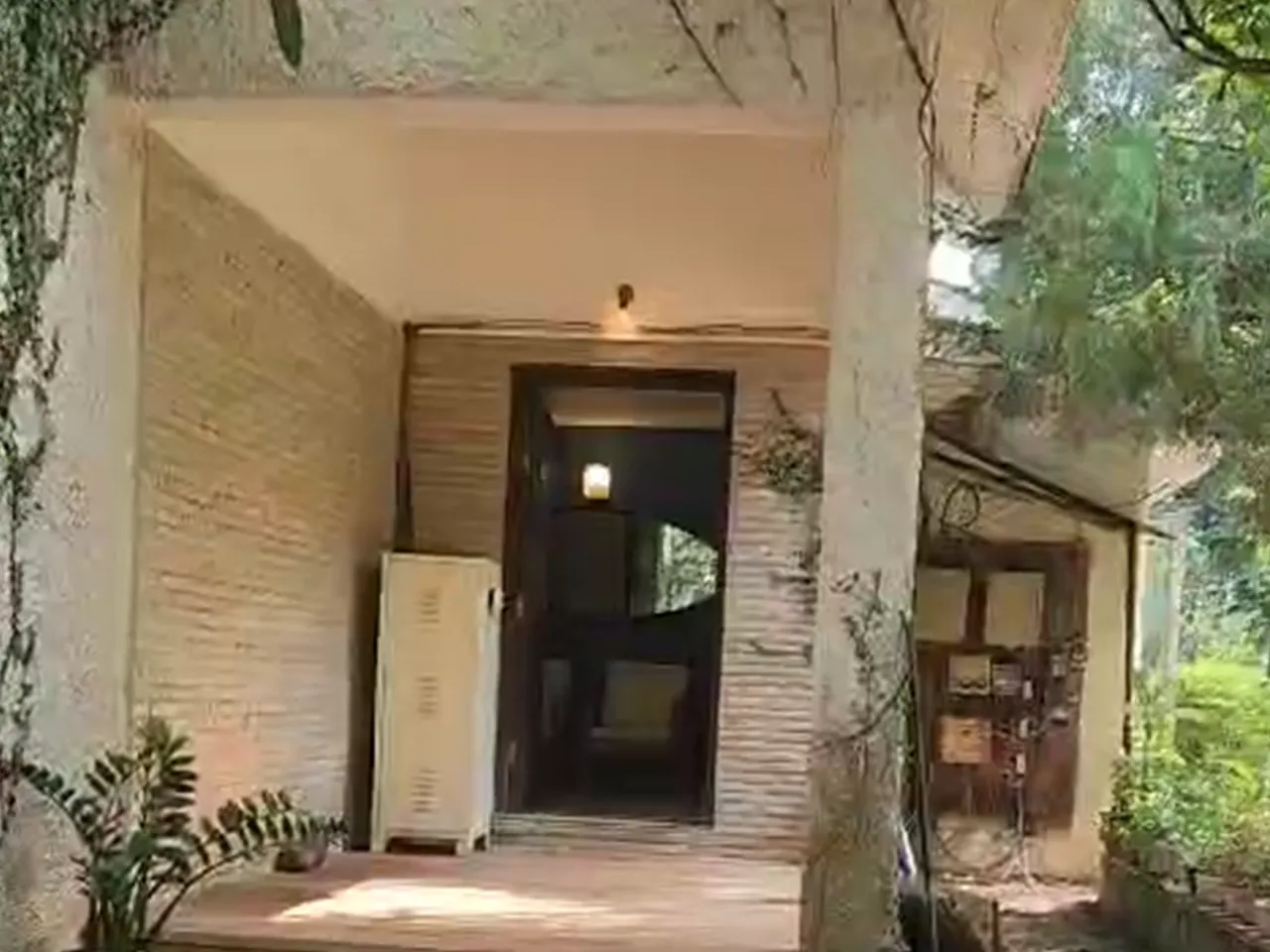 1 Acre 3 BHK Farmhouse for Sale